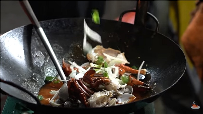 Kisah Chef Jualan Seafood Murah di Pinggir Jalan Jakarta, Kena PHK karena Pandemi