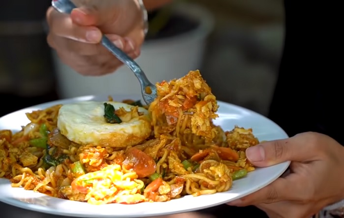 pecinta-pedas-wajib-cobain-mie-jengkang-level-1-isinya-60-cabai-rawit