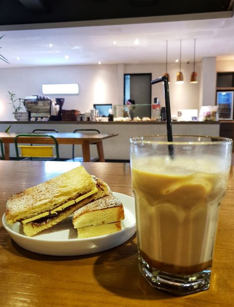 Resmikan Roemah Djoeang, Sandiaga disambut alunan musik angklung dan pekik takbir