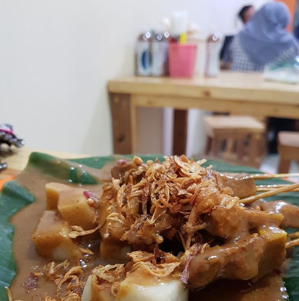 Resmikan Roemah Djoeang, Sandiaga disambut alunan musik angklung dan pekik takbir