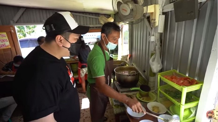 warung-artis-kuah-asam-tenau-paling-populer-di-kupang-sudah-ada-sejak-1950-an