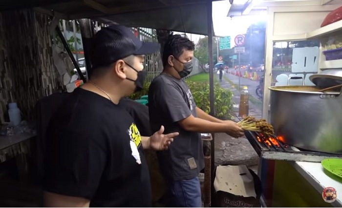 sate-padang-legendaris-bintaro-laris-diburu-konsumen-sehari-habis-5000-tusuk