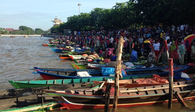 7 Pasar Apung yang ada di Indonesia
