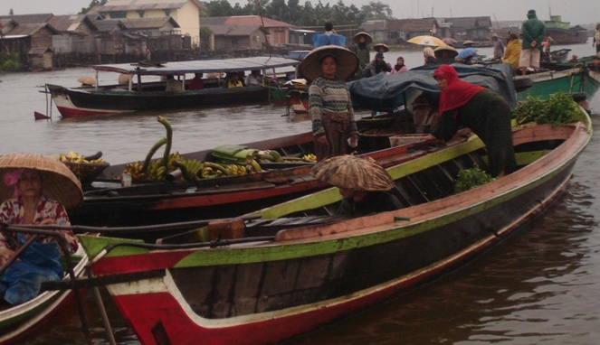 7 Pasar Apung yang ada di Indonesia