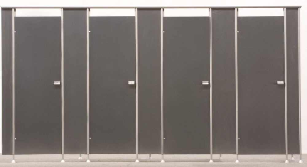Alasan kenapa desain bilik toilet umum tak tertutup rapat