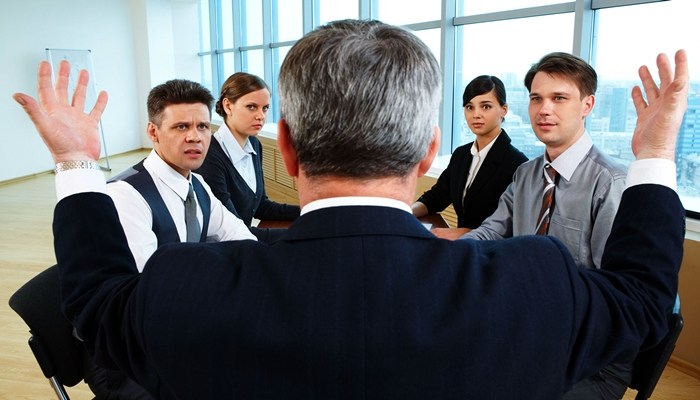 5 Tipe Bos Paling Ngeselin di Kantor