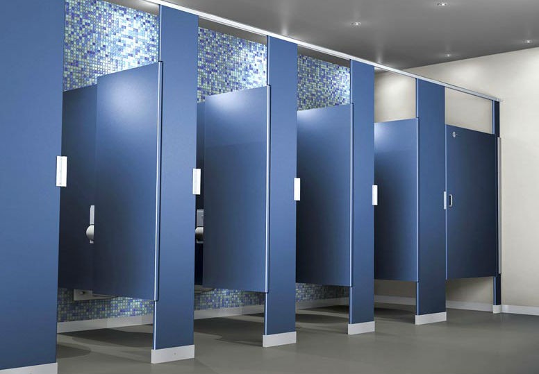 Alasan kenapa desain bilik toilet umum tak tertutup rapat