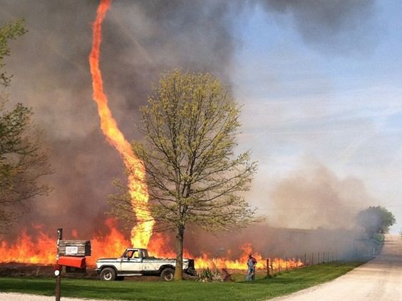 Foto tornado di berbagai negara yang ngeri-ngeri sedap