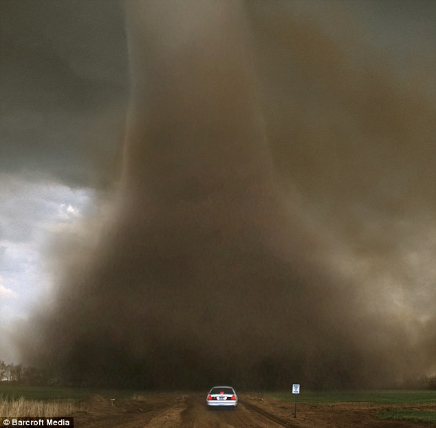 Foto tornado di berbagai negara yang ngeri-ngeri sedap