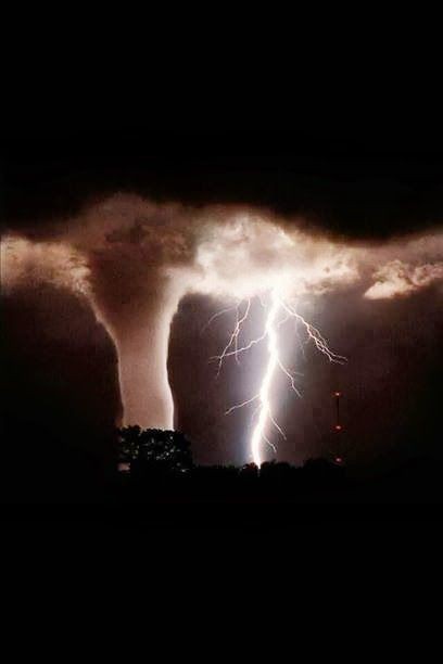 Foto tornado di berbagai negara yang ngeri-ngeri sedap