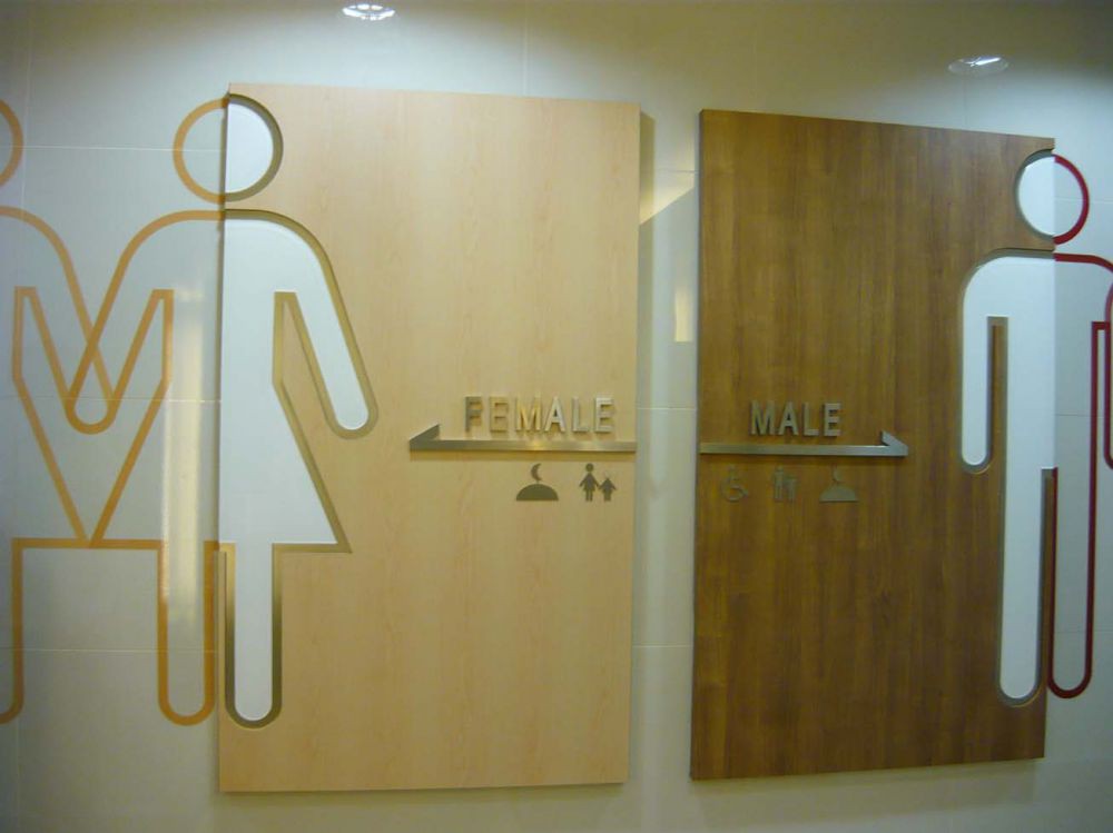 Alasan kenapa desain bilik toilet umum tak tertutup rapat