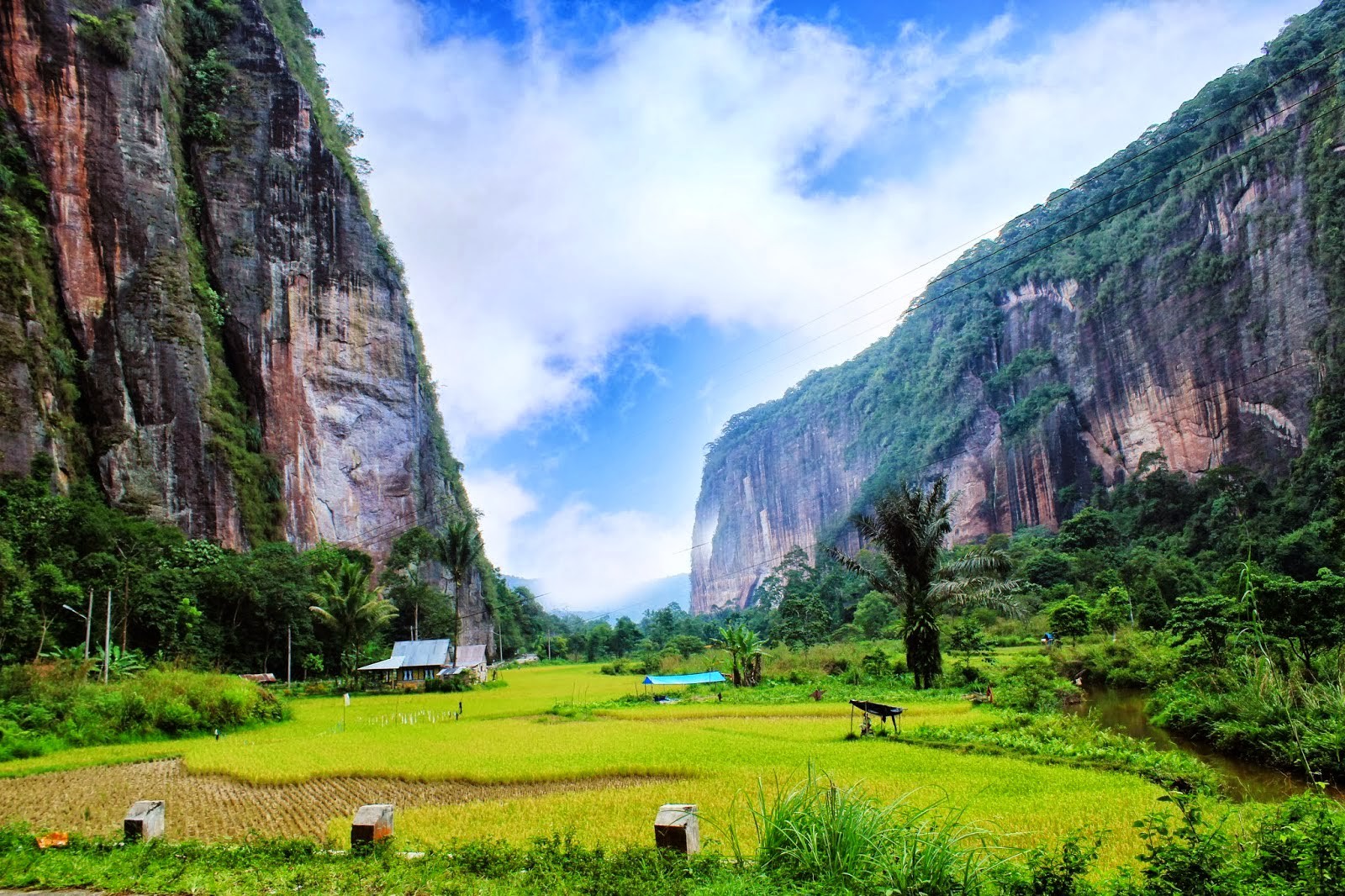 5 Lembah Terindah di Indonesia