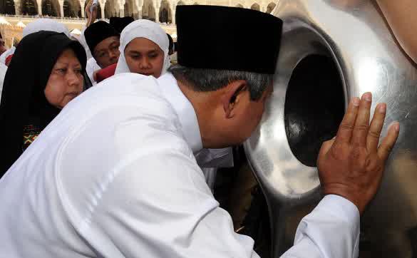 Menengok Ruangan di dalam Ka'bah