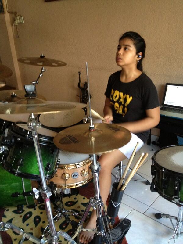 7 Drummer Cantik Indonesia 