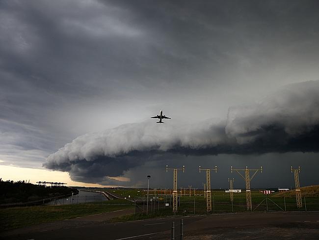 Mengerikan, Awan Mirip Tsunami di Sydney