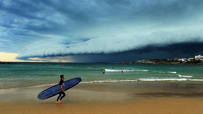 Mengerikan, Awan Mirip Tsunami di Sydney