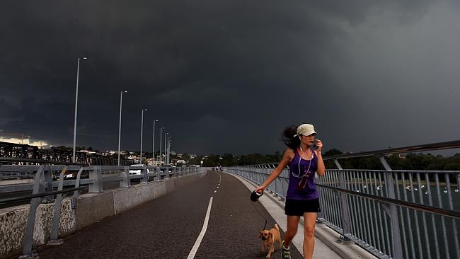 Mengerikan, Awan Mirip Tsunami di Sydney