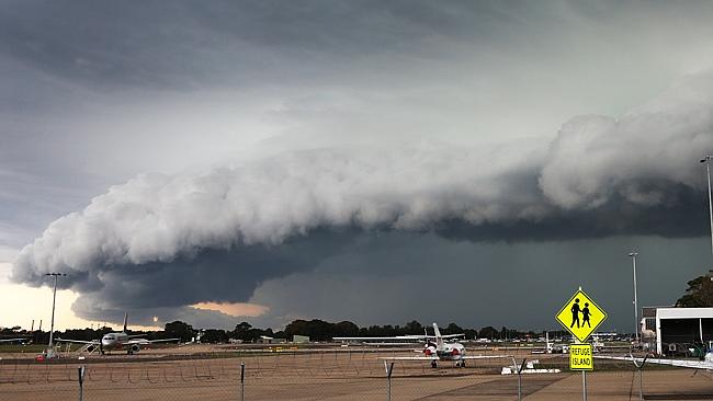 Mengerikan, Awan Mirip Tsunami di Sydney