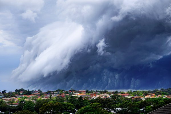 Mengerikan, Awan Mirip Tsunami di Sydney