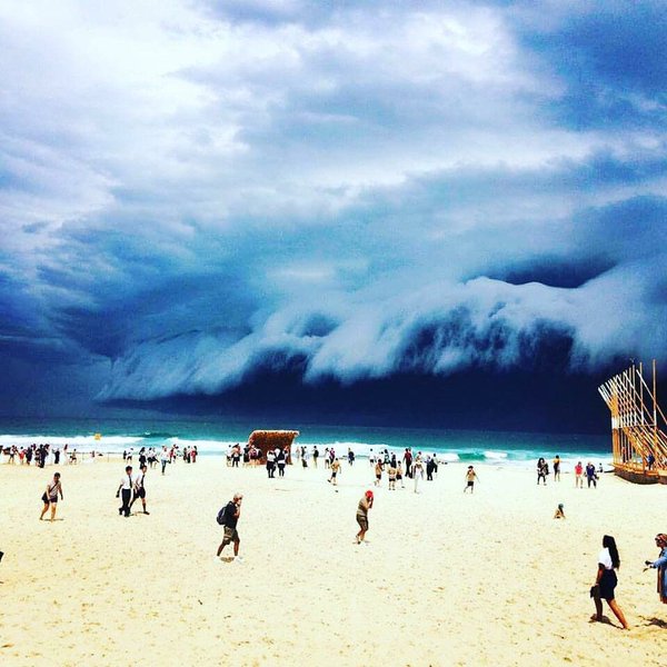 Mengerikan, Awan Mirip Tsunami di Sydney