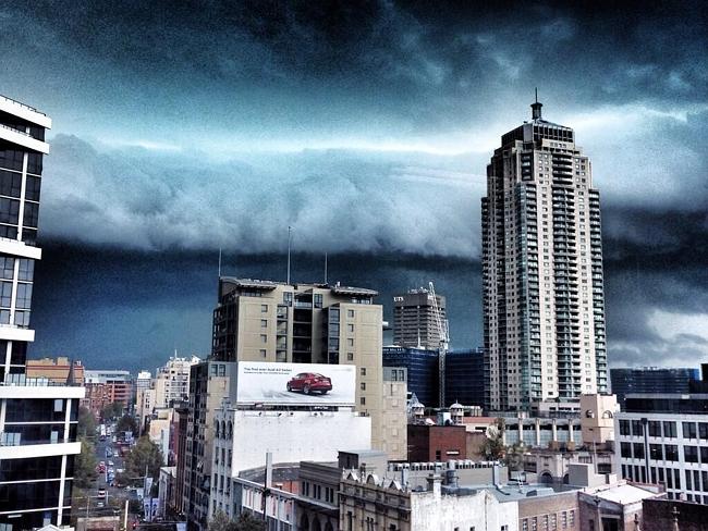 Mengerikan, Awan Mirip Tsunami di Sydney