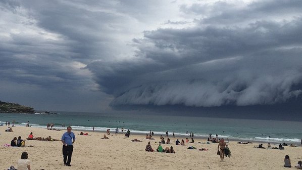 Mengerikan, Awan Mirip Tsunami di Sydney