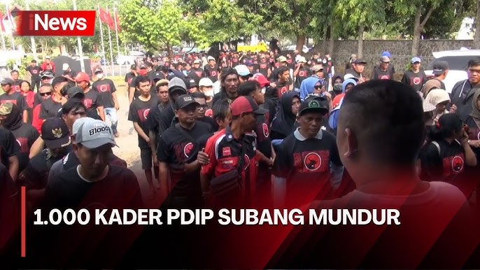 Ribuan Kader PDIP Subang Kembalikan KTA ke Kantor DPC