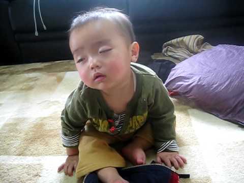 baby style, gaya tidur bayi yang bikin ngakak dan ngegemesin