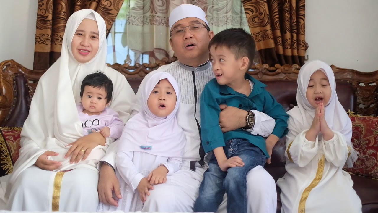 Bu Guru Ini Selingkuh Dengan Tukang Sampah Lantaran Terpesona Dengan RUDAL Miliknya