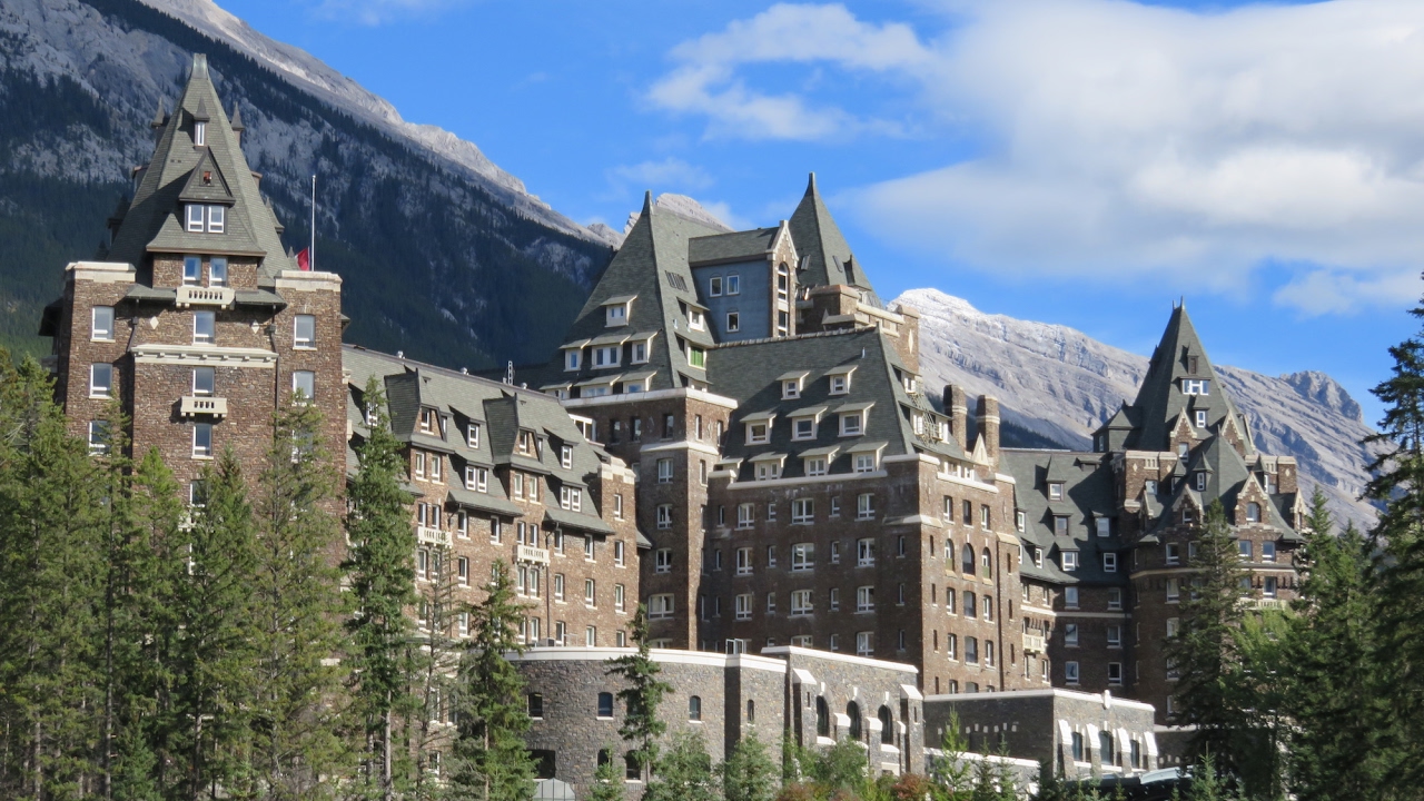 7 Hotel yang Terkenal Horor, Berani Kesini?