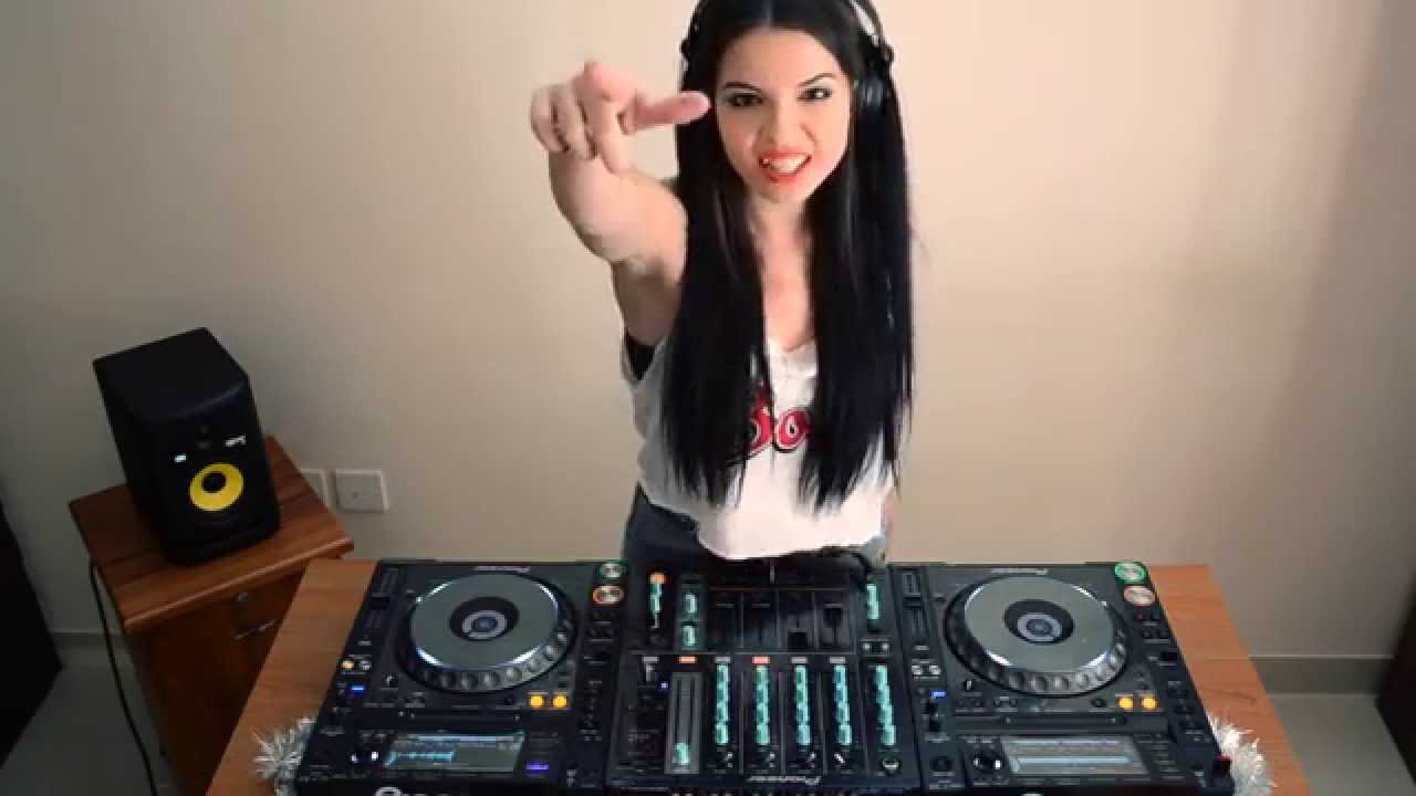 Top 10 DJ Wanita Paling Hot di Tahun 2015