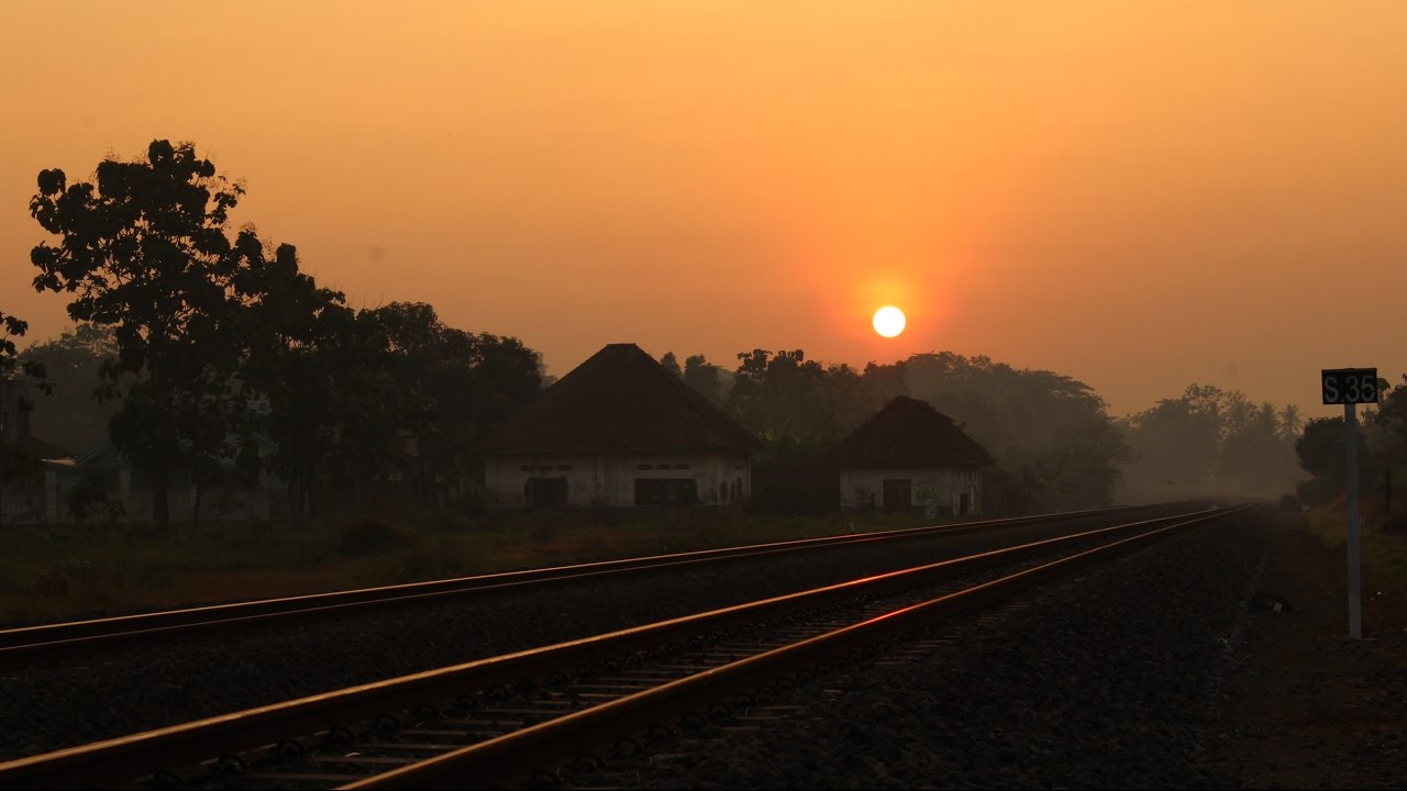 5 Stasiun Kereta Api Paling Kental Dengan Nuansa Horror