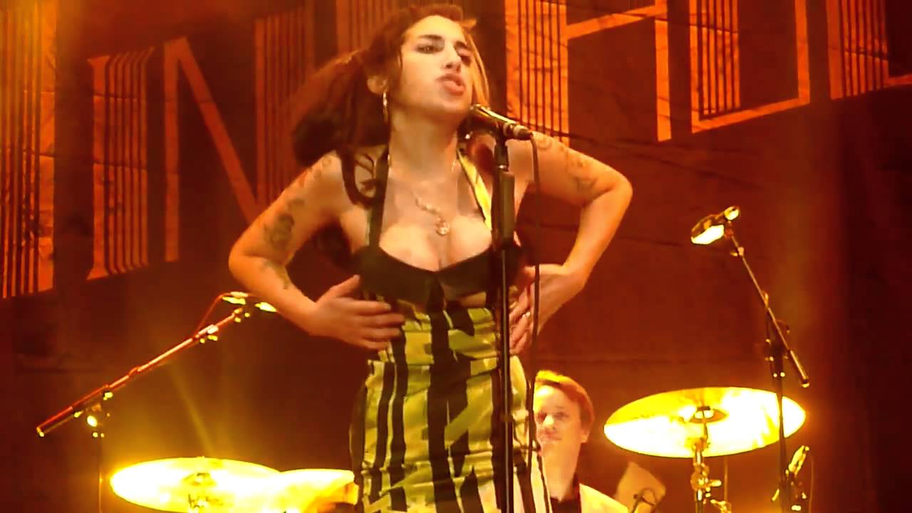 KISAH HIDUP : Amy Winehouse. Klasik, Bertalenta &amp; Kontroversial !!