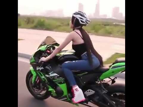 CEWEK CANTIK SAAT NAIK MOTOR DI JALAN MEMBUAT GAGAL FOKUS