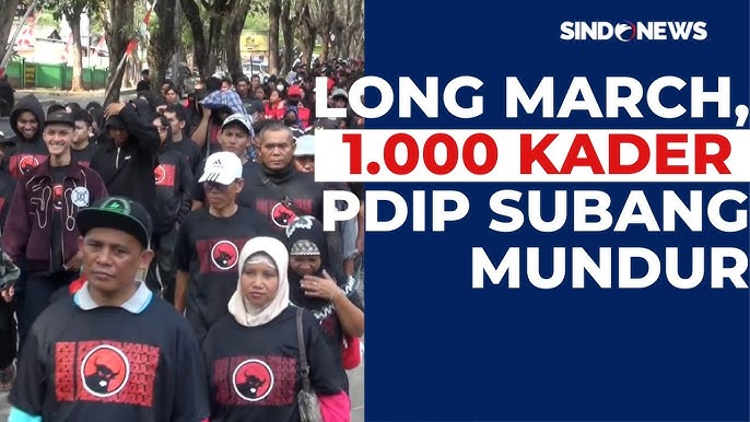 Ribuan Kader PDIP Subang Kembalikan KTA ke Kantor DPC