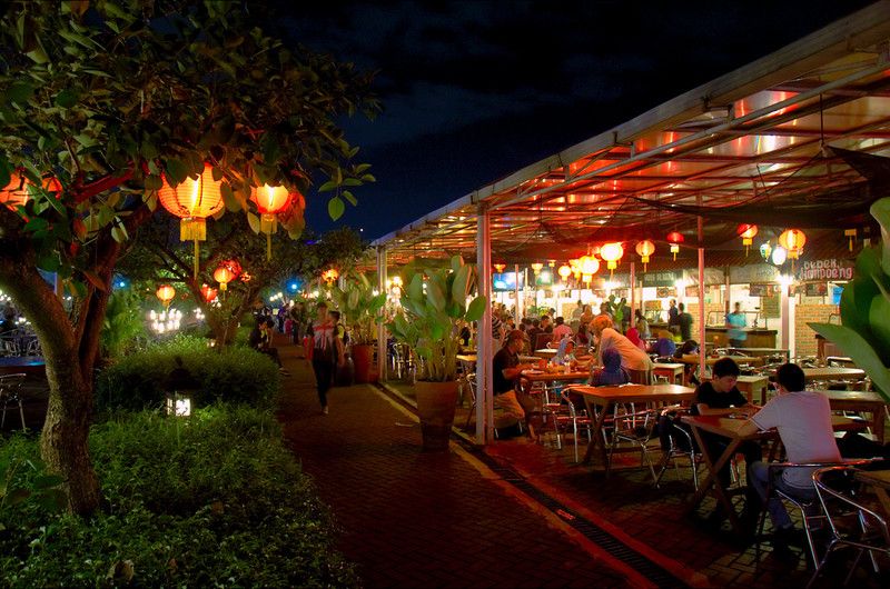 Buka Puasa Bareng Keluarga di Bandung? Ini 5 Rekomendasi Rumah Makan Yang Cocok!