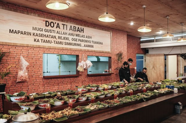 Buka Puasa Bareng Keluarga di Bandung? Ini 5 Rekomendasi Rumah Makan Yang Cocok!