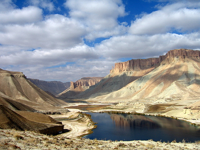Band-e Amir, Rangkaian Danau dengan Air Sebiru Tinta