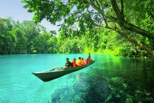 8 DANAU TERUNIK DI INDONESIA