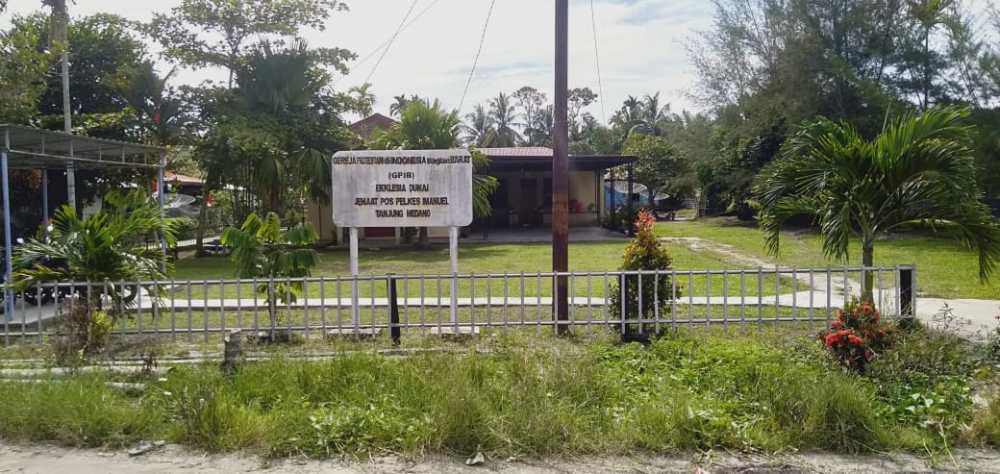 Jalan Depan Gereja tak Di perbaiki, Pemuka Agama Kesal