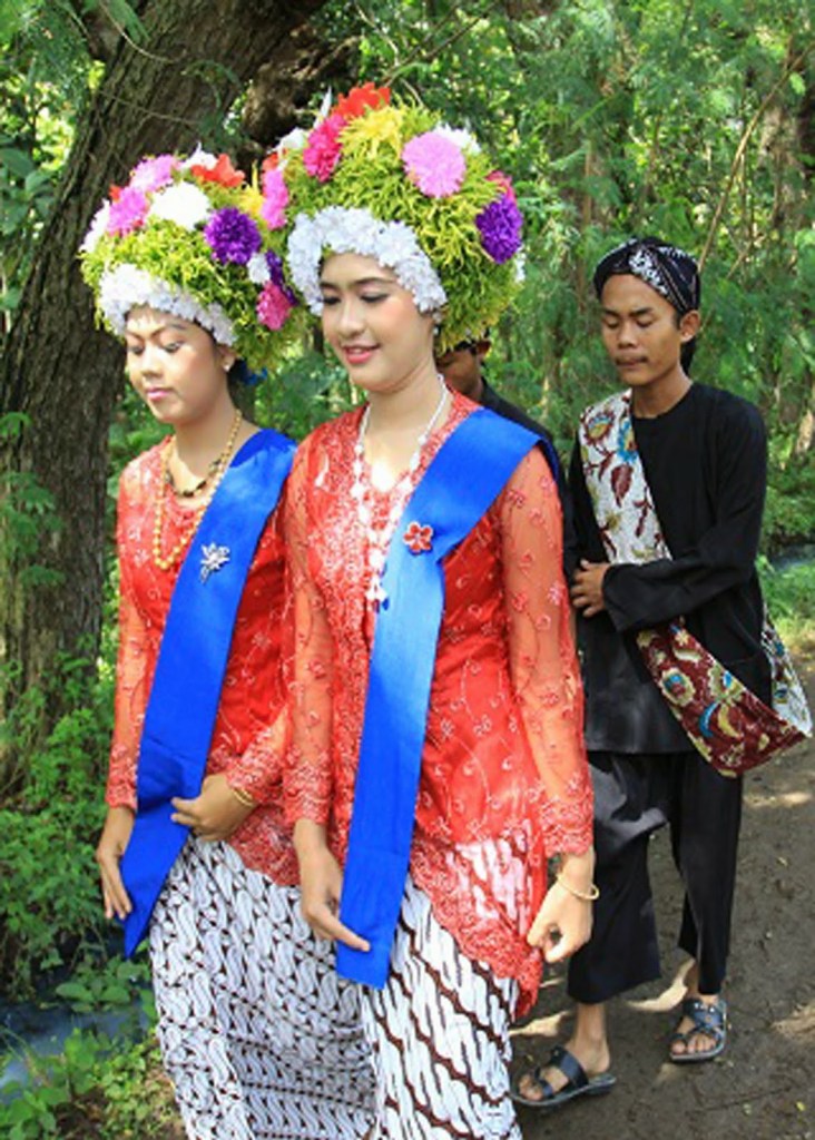ADAT NGAROT DESA LELEA SERIBU GADIS CANTIK