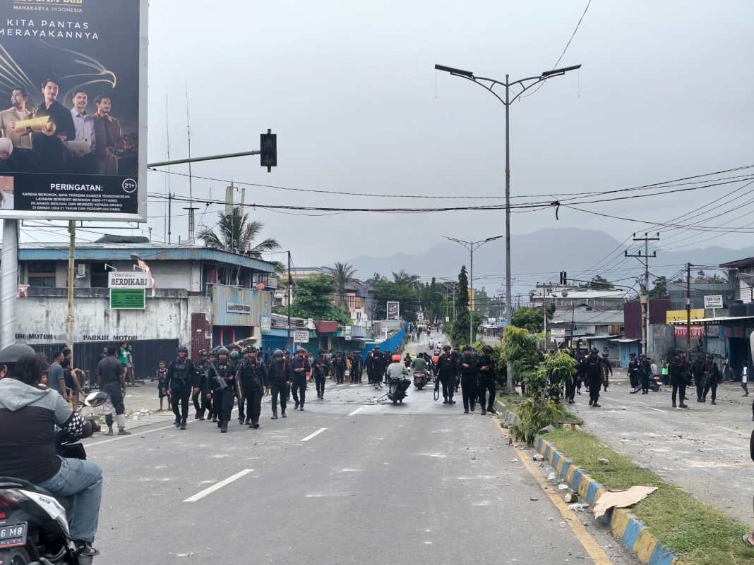 Blokade Jalan di Manokwari Imbas Gejolak Tapol di Sorong, Toko dan Sekolah Tutup
