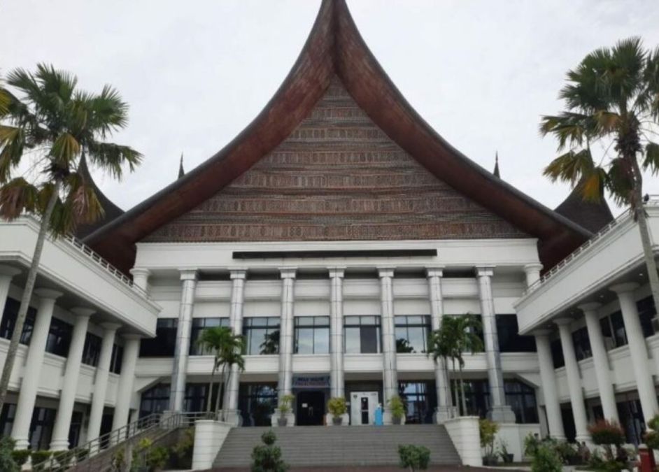 DPRD Sumbar Tunda Bahas Ranperda Konversi Bank Nagari ke Syariah