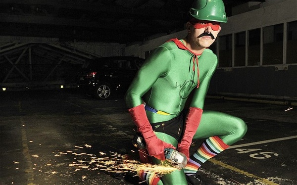 TOKOH SUPERHERO DI KEHIDUPAN NYATA (KICKASS MOVIE)