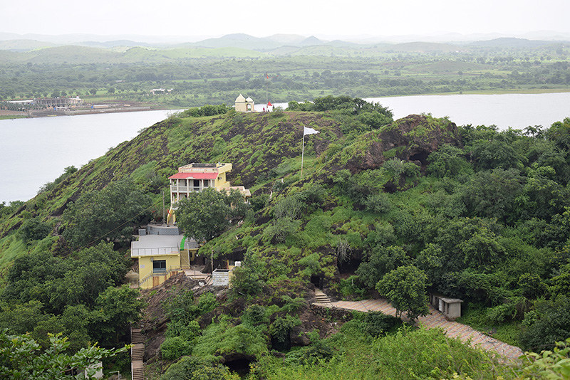 Buddhis Gujarat Protes Penyerobotan Kaum Hindu atas Gua Buddhis