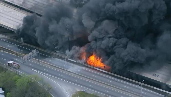 Terbakar Dahsyat, Ruas Jalan Tol di Atlanta Ambruk