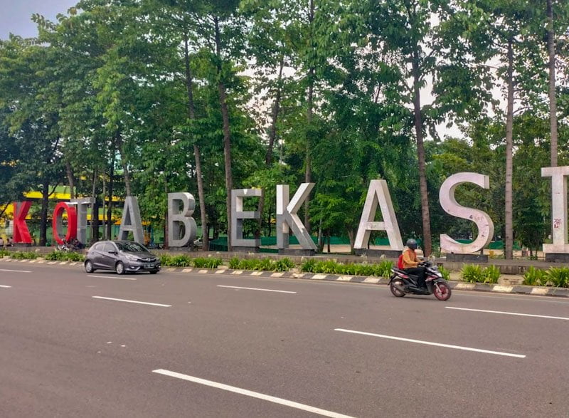 Alamak…, Summarecon Ubah Warna Landmark Kota Bekasi Jadi Merah