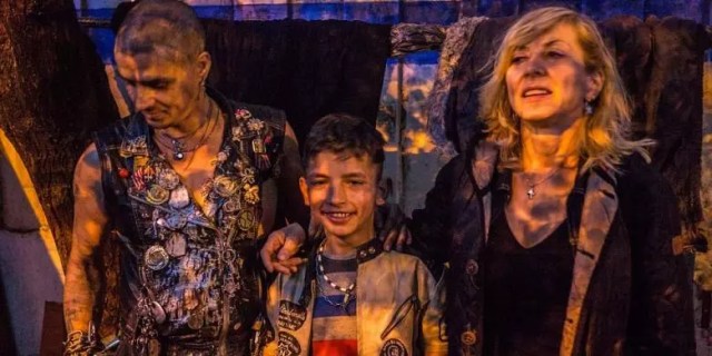 Seperti Inilah Kehidupan Masyarakat Bucharest yang Dianggap Sampah