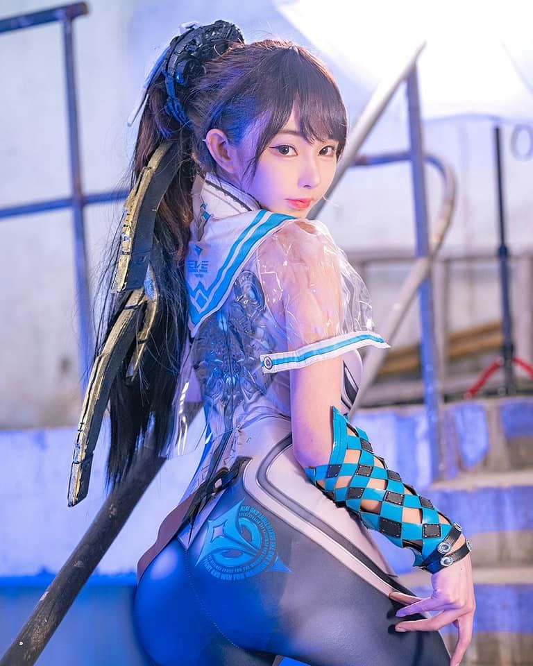 Cosplay Keren! Zoe So Menampilkan Transformasi Menjadi Eve dari Stellar Blade