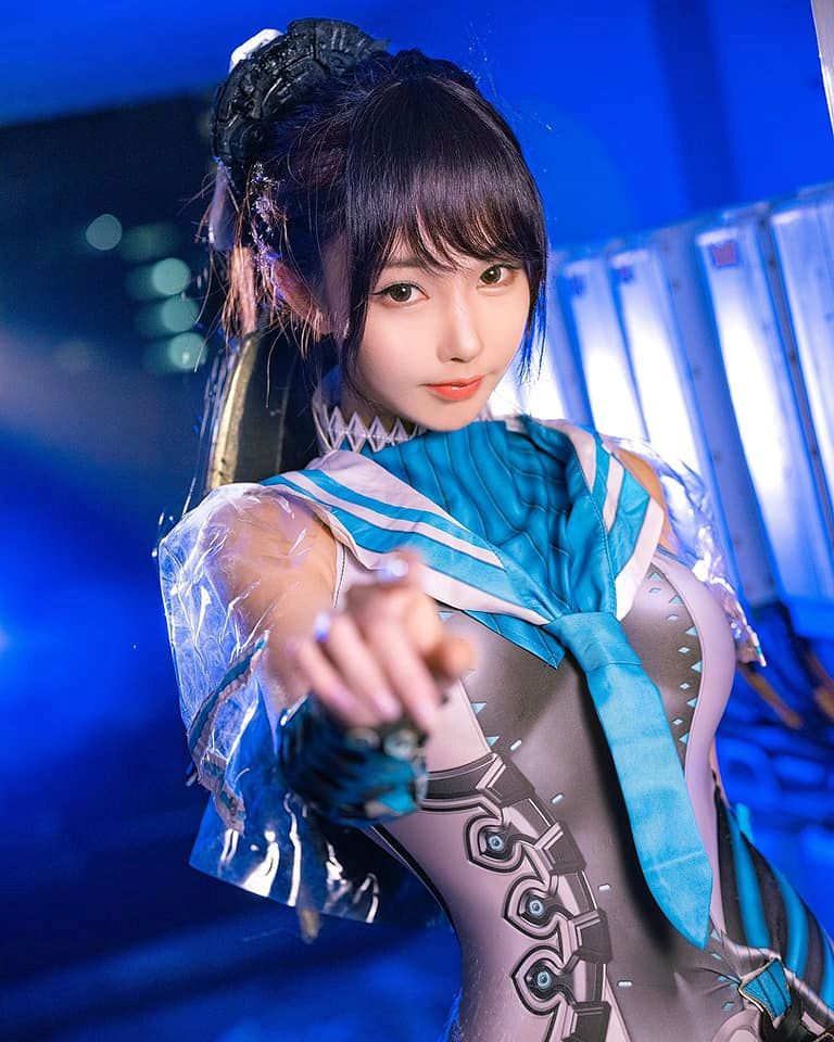Cosplay Keren! Zoe So Menampilkan Transformasi Menjadi Eve dari Stellar Blade